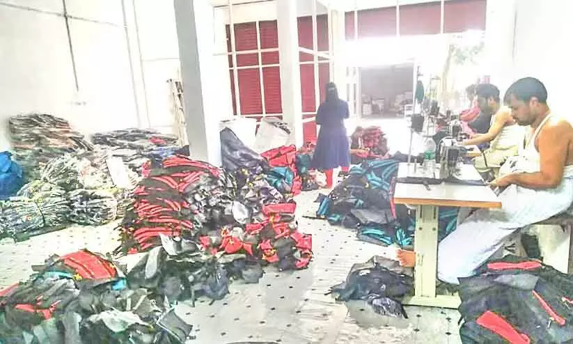 നിറം മങ്ങി സ്കൂൾ ബാഗ് വിപണി നിറം മങ്ങി സ്കൂൾ ബാഗ് വിപണി