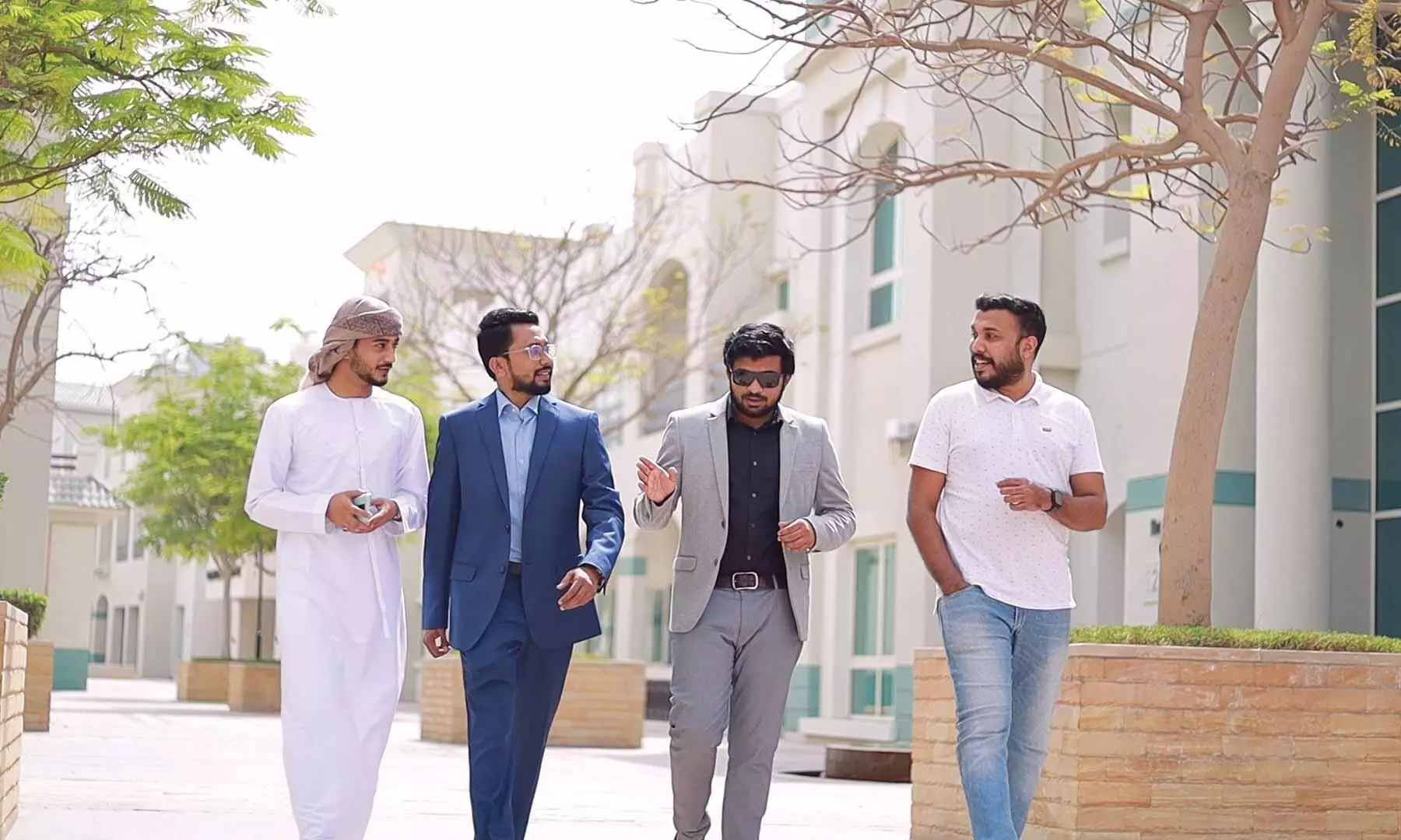 ഭാ​ഷ നി​ങ്ങ​ൾ​ക്കൊ​രു പ്ര​ശ്ന​മാ​ണോ? ഈ ​പാ​ട്ന​ർ വ​ഴി​കാ​ണി​ക്കും, ജീ​വി​ത വി​ജ​യ​ത്തിലേ​ക്ക്...