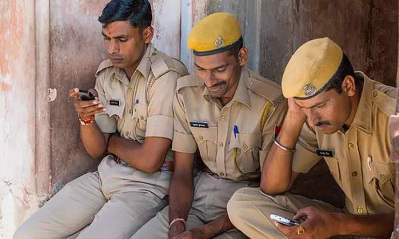 ജോലിക്കി​​​ടെ​ മൊബൈൽ ഉപയോഗിക്കരുത്​, സമൂഹമാധ്യമങ്ങളിൽ സജീവമാകരുത്​; ബിഹാർ ഡി.ജിപിയുടെ ഉത്തരവ്​