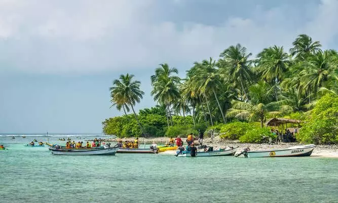 ലക്ഷദ്വീപിൽ ലോക്ഡൗൺ വീണ്ടും നീട്ടി ലക്ഷദ്വീപിൽ ലോക്ഡൗൺ വീണ്ടും നീട്ടി