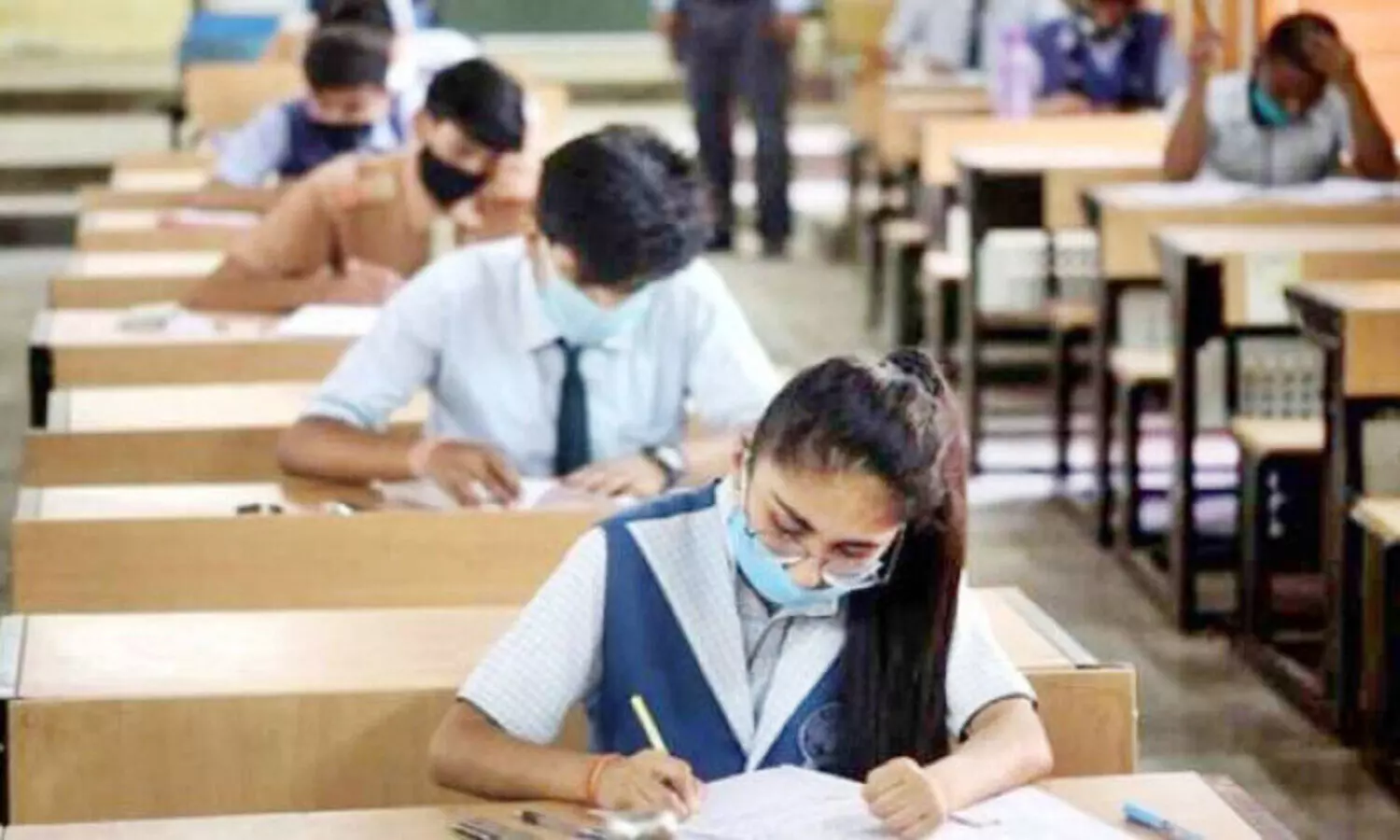 ഒരു അധ്യയനവർഷം രണ്ട്​ ടേം പരീക്ഷകൾ; പത്ത്​, പന്ത്രണ്ട്​ ക്ലാസുകൾക്കുള്ള മാര്‍ഗ്ഗനിർദ്ദേശങ്ങളുമായി സി.ബി.എസ്.ഇ