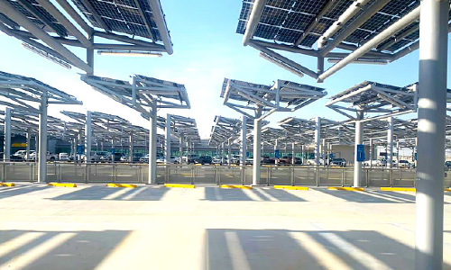 അബൂദബി വിമാനത്താവളത്തിൽ ഏറ്റവും വലിയ സൗരോർജ കാർ പാർക്കിങ് പൂർത്തിയായി