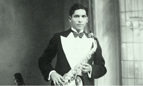 ആ​വാ​ര കേ​ര​ള​ത്തി​ൽ