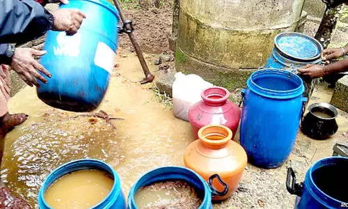 വീട്ടില്‍ ചാരായം വാറ്റിയ നാലുപേര്‍ പിടിയില്‍