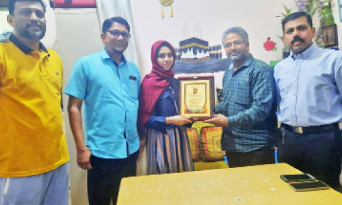 കെ.​​െഎ.​ജി കു​വൈ​ത്ത്​ സി​റ്റി ഏ​രി​യ മ​ർ​വ മു​സ്​​ത​ഫ​യെ ആ​ദ​രി​ച്ചു