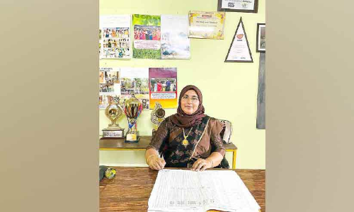 കോ​ട്ട​പ്പു​റം എ​ൽ.​പി സ്കൂ​ളി​ന് പു​ന​ർ​ജ​ന്മം ന​ൽ​കി​യ സാ​ജി​ത ടീ​ച്ച​ർ പ​ടി​യി​റ​ങ്ങി