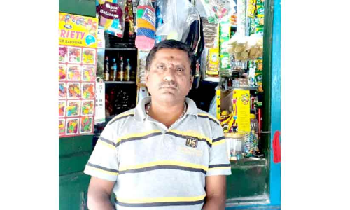 പുണ്യവേൽ ചോദിക്കുന്നു, എന്ത്​ പുണ്യം ചെയ്യണം ഇൗ കാട്ടാനകളെ തുരത്താൻ?