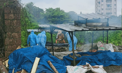 കുഞ്ഞേ, വയറുകീറി എടുത്തത് രക്ഷിക്കാനായിരുന്നു; വിധി നിന്നെ അനാഥയാക്കി.. ഹൃദയം നുറുങ്ങുന്ന വേദന പങ്കുവെച്ച്​  സന്നദ്ധ പ്രവർത്തകൻ