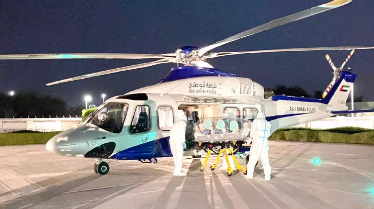 ഡെൽമ ദ്വീപിൽനിന്ന് കോവിഡ് രോഗിയെ ഹെലികോപ്ടറിൽ ആശുപത്രിയിലെത്തിച്ചു ഡെൽമ ദ്വീപിൽനിന്ന് കോവിഡ് രോഗിയെ ഹെലികോപ്ടറിൽ ആശുപത്രിയിലെത്തിച്ചു