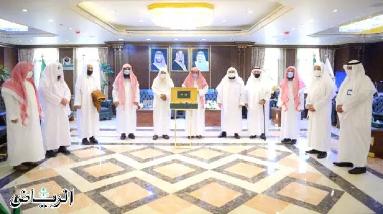 മസ്ജിദുന്നബവി ഇമാമുകളെ ആദരിച്ചു മസ്ജിദുന്നബവി ഇമാമുകളെ ആദരിച്ചു