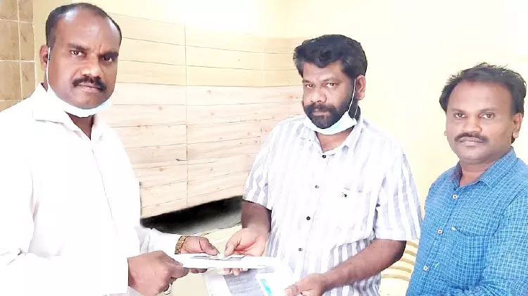 പതിറ്റാണ്ടിനു മുമ്പുള്ള കള്ളക്കേസ്: വിമാനത്താവളത്തിൽനിന്ന് െപാലീസ് അറസ്റ്റ് ചെയ്ത മലയാളിക്ക് മോചനം പതിറ്റാണ്ടിനു മുമ്പുള്ള കള്ളക്കേസ്: വിമാനത്താവളത്തിൽനിന്ന് െപാലീസ് അറസ്റ്റ് ചെയ്ത മലയാളിക്ക് മോചനം