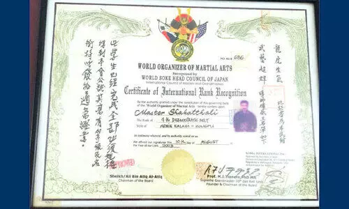 ആ​യോ​ധ​ന​ക​ല​യിലും മർമചികിത്സയിലും തി​ള​ങ്ങി​നി​ന്ന മ​നു​ഷ്യ​സ്നേ​ഹി