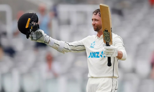 അരങ്ങേറ്റ ടെസ്റ്റിൽ ഇ​ര​ട്ട സെ​ഞ്ച്വ​റി​യു​മാ​യി കോൺവേ; ന്യൂ​സി​ല​ൻ​ഡിന്​​ 378