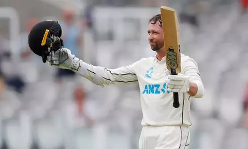 അരങ്ങേറ്റ ടെസ്റ്റിൽ ഇ​ര​ട്ട സെ​ഞ്ച്വ​റി​യു​മാ​യി കോൺവേ; ന്യൂ​സി​ല​ൻ​ഡിന്​​ 378