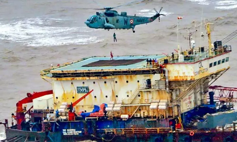 ബാർജ്​ അപകടം: ഒ.എൻ.ജി.സി എക്​സിക്യൂട്ടിവ്​ ഡയറക്​ടർമാർക്ക്​ സസ്​പെൻഷൻ