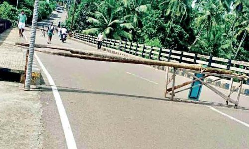 Kozhikode district boundaries closed