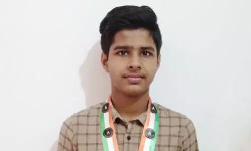 ഹെമിൽ ഇടതുകരംകൊണ്ട് എഴുതിക്കയറിയത് ബുക് ഓഫ് റെക്കോഡിലേക്ക് ഹെമിൽ ഇടതുകരംകൊണ്ട് എഴുതിക്കയറിയത് ബുക് ഓഫ് റെക്കോഡിലേക്ക്