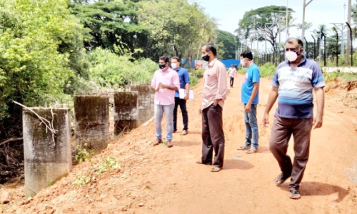 കണ്ടൽനശിപ്പിച്ച് റോഡ് നിർമിച്ചത്​ പരിശോധിക്കാൻ വനം വകുപ്പ് ഉദ്യോഗസ്ഥരെത്തി