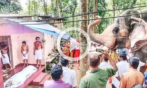 ഓമനച്ചേട്ടനെ അവസാനമായി കാണാൻ പല്ലാട്ട് ബ്രഹ്മദത്തനുംഎത്തി