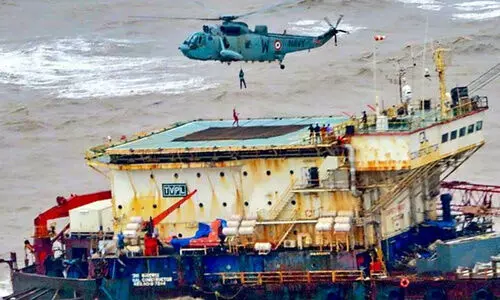 ബാർജ്​ അപകടം: ഒ.എൻ.ജി.സി എക്​സിക്യൂട്ടിവ്​ ഡയറക്​ടർമാർക്ക്​ സസ്​പെൻഷൻ