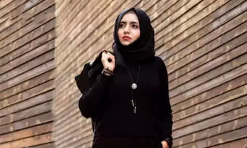 ടീ ഷർട്സ് എങ്ങിനെ മോഡസ്റ്റായി സ്റ്റൈൽ ചെയ്യാം