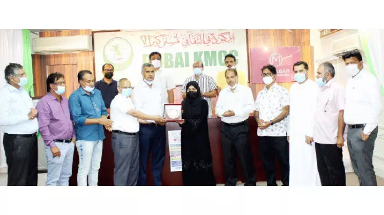 തസ്‌നീം അസ്​ലമിനെ ആദരിച്ചു