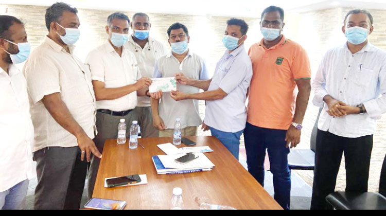 റു​വൈ​സ് ഏ​രി​യ കെ.​എം.​സി.​സി സി.​എ​ച്ച് സെൻറ​ർ, റി​ലീ​ഫ് സെ​ൽ ഫ​ണ്ടു​ക​ൾ കൈ​മാ​റി