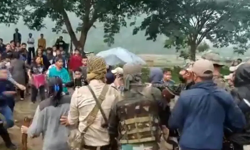 യുവാവ് വെടിയേറ്റ് മരിച്ചു; സൈനിക ക്യാമ്പിലേക്ക് ഇരച്ചുകയറി ജനം