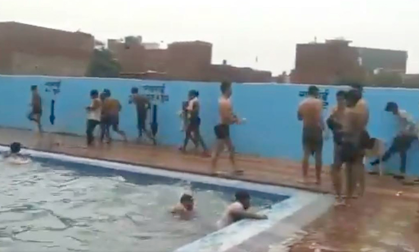 കോവിഡ് നിയന്ത്രണം ലംഘിച്ച് സ്വിമ്മിങ് പൂള് തുറന്നു, കുളിക്കാനെത്തിയത് നിരവധി പേര്; കേസ് കോവിഡ് നിയന്ത്രണം ലംഘിച്ച് സ്വിമ്മിങ് പൂള് തുറന്നു, കുളിക്കാനെത്തിയത് നിരവധി പേര്; കേസ്