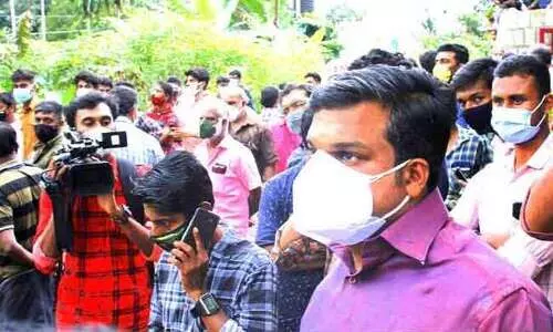 കെട്ടിടം തകർന്ന്​ മരണം: ഉടമക്കെതിരെ പരാതി ഉയരുന്നു