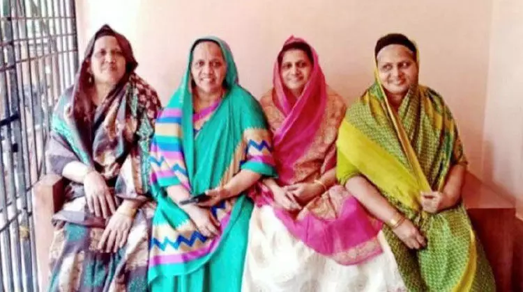 പത്ത് ദിവസത്തിനിടെ അസീസിന് നഷ്ടമായത് മൂന്ന് കൂടപ്പിറപ്പുകളെ പത്ത് ദിവസത്തിനിടെ അസീസിന് നഷ്ടമായത് മൂന്ന് കൂടപ്പിറപ്പുകളെ