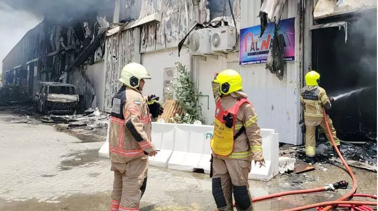 അൽഖൂസ് ഇൻഡസ്ട്രിയൽ ഏരിയയിൽ വൻ തീപിടിത്തം അൽഖൂസ് ഇൻഡസ്ട്രിയൽ ഏരിയയിൽ വൻ തീപിടിത്തം