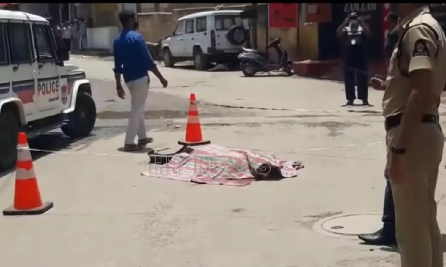 സ്​കൂട്ടർ ഓടിച്ച യുവാവിനെ പിന്നിലിരുന്നയാൾ കഴുത്തറുത്ത്​ ​കൊന്നു; കൊല്ലപ്പെട്ടയാൾ പോക്​​സോ കേസ്​ പ്രതി