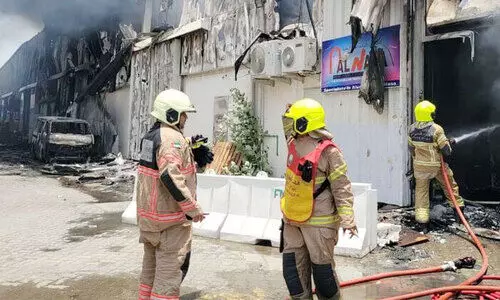 അൽഖൂസ്​ ഇൻഡസ്​ട്രിയൽ ഏരിയയിൽ വൻ തീപിടിത്തം