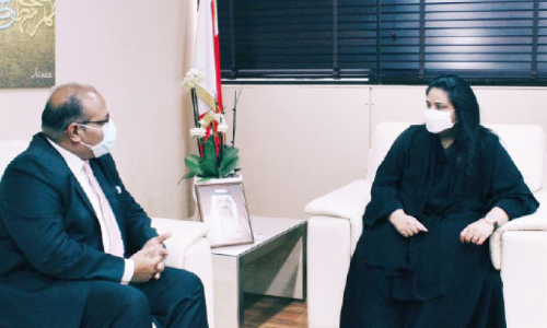 എ​ച്ച്.​ഇ.​സി സെ​ക്ര​ട്ട​റി ജ​ന​റ​ൽ ഇ​ന്ത്യ​ൻ അം​ബാ​സ​ഡ​റു​മാ​യി കൂ​ടി​ക്കാ​ഴ്​​ച ന​ട​ത്തി