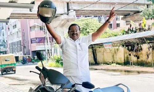 നൂറ് കടന്ന് പെട്രോൾ വില; നികുതി കുറക്കാത്ത കേരള സർക്കാർ ചക്കിക്കൊത്ത ചങ്കരൻ -രാജ്മോഹൻ ഉണ്ണിത്താൻ