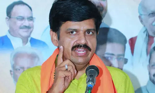 ഓൺലൈൻ ക്ലാസിന്​ ബദൽ നിർദേശവുമായി സന്ദീപ്​ വാര്യർ