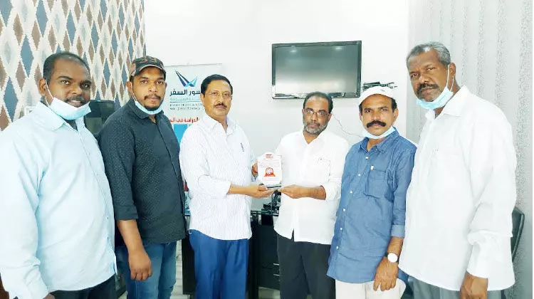 മു​ഹ​മ്മ​ദ് അ​ലി​ക്ക് കേ​ളി യാ​ത്ര​യ​യ​പ്പ് ന​ൽ​കി