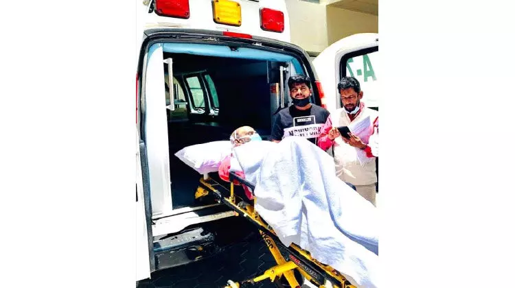 പക്ഷാഘാതമുണ്ടായി സംസാരശേഷി നഷ്ടപ്പെട്ട മലയാളിയെ നാട്ടിലെത്തിച്ചു പക്ഷാഘാതമുണ്ടായി സംസാരശേഷി നഷ്ടപ്പെട്ട മലയാളിയെ നാട്ടിലെത്തിച്ചു