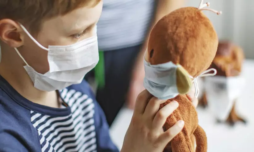 കോവിഡ് മൂന്നാം തരംഗം കുട്ടികളെ പ്രത്യേകം ബാധിക്കുമെന്നതിന് തെളിവില്ലെന്ന്