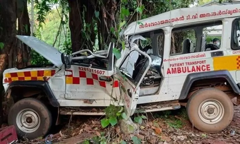kannur ambulance accident
