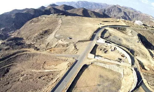 സ​ഞ്ചാ​രി​ക​ളെ മാ​ടി​വി​ളി​ച്ച്​ മ​ദീ​ന​യി​ലെ അ​ൽ​ഫി​ക്​​റ പ​ർ​വ​ത​നി​ര​ക​ൾ