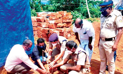 കു​റ്റി​യ​ടി​ച്ചു; മൂ​ന്നു മാ​സം കൊ​ണ്ട് ​കൃഷ്ണ​ൻ​കു​ട്ടി​യു​ടെ സ്വ​പ്ന വീ​ട് യാ​ഥാ​ർ​ഥ്യ​മാ​കും