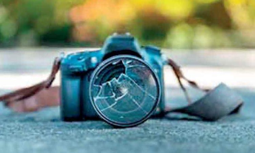 ഫോ​ക്ക​സി​ല്ലാ​തെ ലൈ​റ്റ​ണ​ഞ്ഞ്​ ഫോ​ട്ടോ​ഗ്ര​ഫി മേ​ഖ​ല