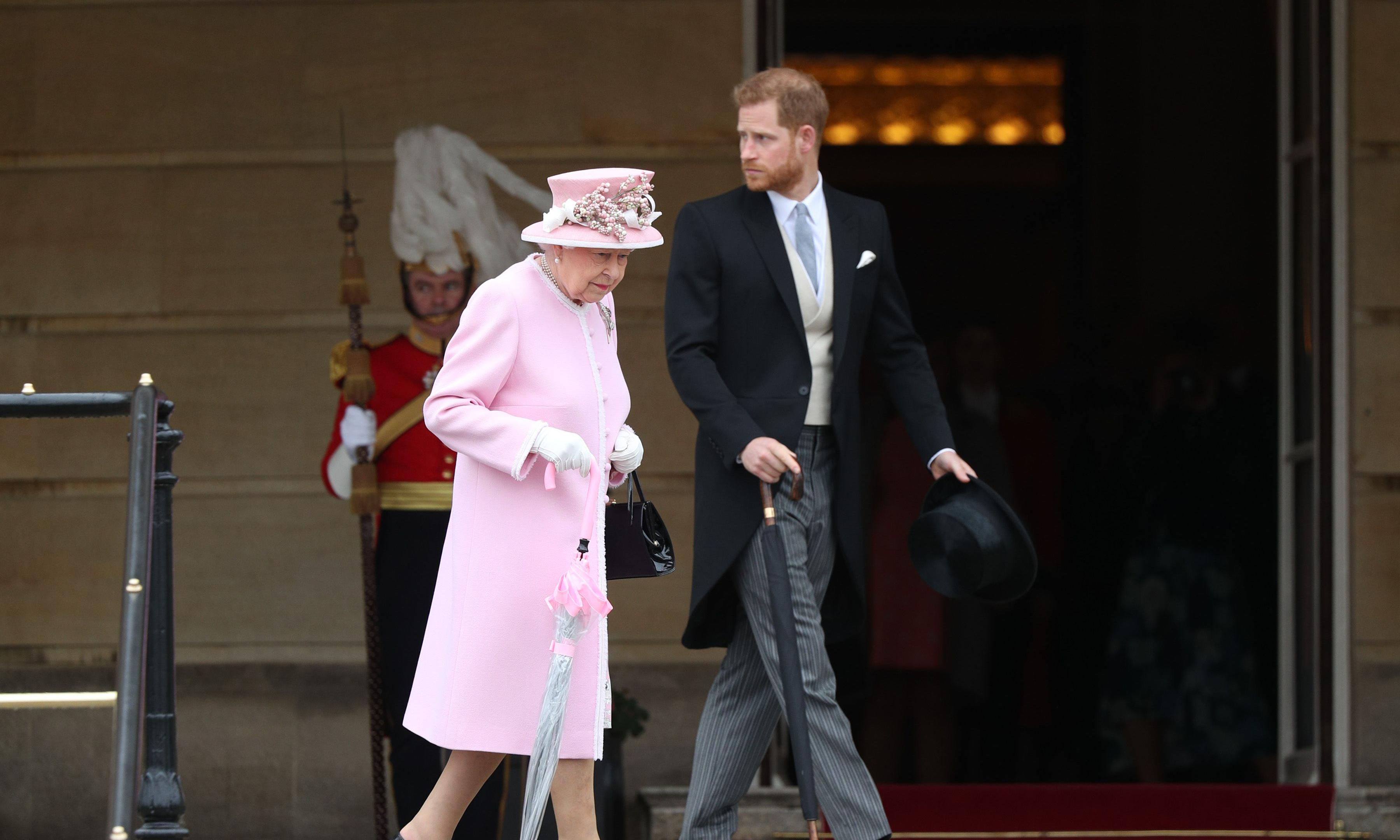 ഹാരിയും മേഗനും കുഞ്ഞിന് രാജ്ഞിയുടെ പേരിട്ടത് അനുമതി വാങ്ങാതെ; പുതിയ വിവാദം- ബി.ബി.സിക്കെതിരെ നിയമ നടപടിക്ക് ഹാരി ഹാരിയും മേഗനും കുഞ്ഞിന് രാജ്ഞിയുടെ പേരിട്ടത് അനുമതി വാങ്ങാതെ; പുതിയ വിവാദം- ബി.ബി.സിക്കെതിരെ നിയമ നടപടിക്ക് ഹാരി