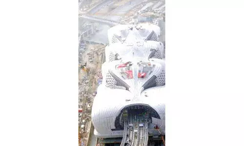 ന​ഗ​ര​ത്തി​ന് മോ​ടി​കൂ​ട്ടി​ മ​നം​ക​വ​രും മെ​ട്രോ സ​്​​റ്റേ​ഷ​നു​ക​ൾ