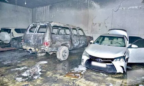 ഗാ​രേ​ജി​ൽ തീ​പി​ടി​ത്തം; കാ​റു​ക​ൾ ക​ത്തി​ന​ശി​ച്ചു