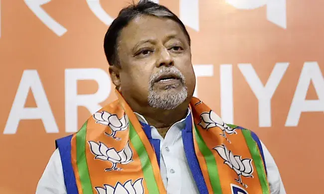 ബംഗാൾ ബി.ജെ.പി നേതാവ് മുകുൾ റോയ് പാളയം മാറി തൃണമൂലിലേക്ക്? ബംഗാൾ ബി.ജെ.പി നേതാവ് മുകുൾ റോയ് പാളയം മാറി തൃണമൂലിലേക്ക്?