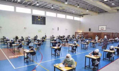 പ​ന്ത്ര​ണ്ടാം ക്ലാ​സ് എ​ഴു​ത്തു​പ​രീ​ക്ഷ തു​ട​ങ്ങി