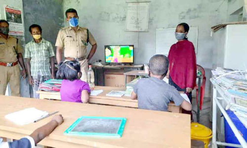 താളുംകണ്ടത്ത്​ വനം വകുപ്പിന്‍റെ ഇടപെടൽ  ഊര് വിദ്യാകേന്ദ്രത്തിൽ വൈദ്യുതിയെത്തി  ഓൺ​ൈലൻ പഠനവും ആരംഭിച്ചു